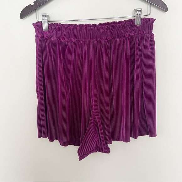 Zara Purple Ribbed Pull on Ruffle Elastic Waist Shorts Size Large Shiny Stretch - Picture 1 of 8